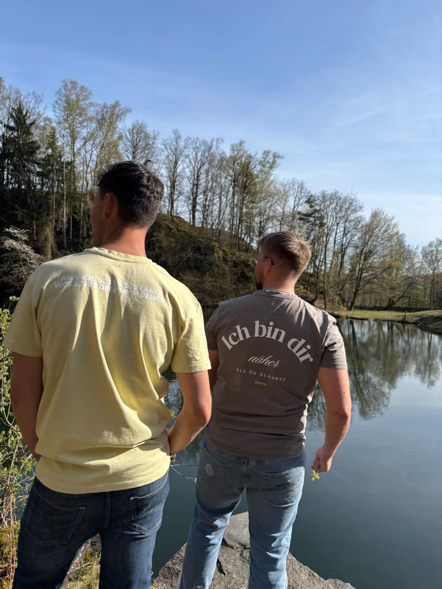 T-Shirt "Genau dich liebt Jesus"